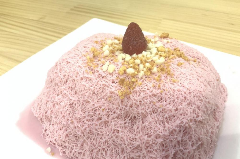 岡崎初上陸の糸ピンス。ケーキのような上品な味わいとふわふわかき氷の食感が新鮮です