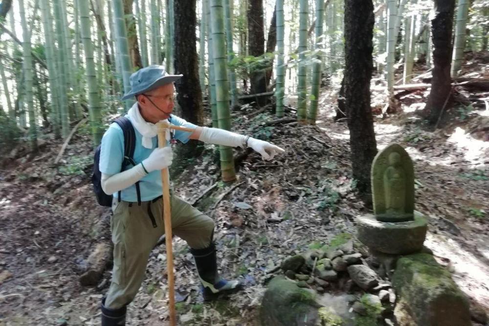 郷土史家の先生の熱のこもった案内（下見にて）