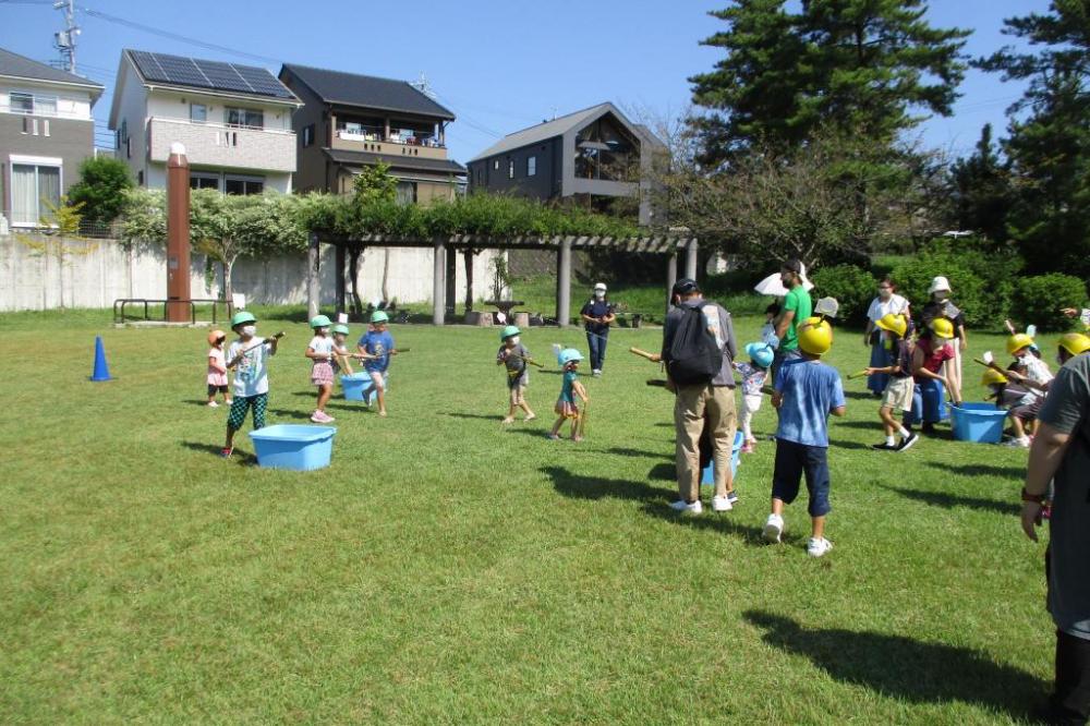 水鉄砲で暑さを吹き飛ばせ！