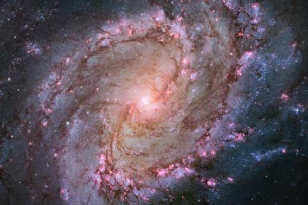 棒渦巻銀河M83　NASA,ESA,andtheHubbleHeritageTeam(STScI/AURA)