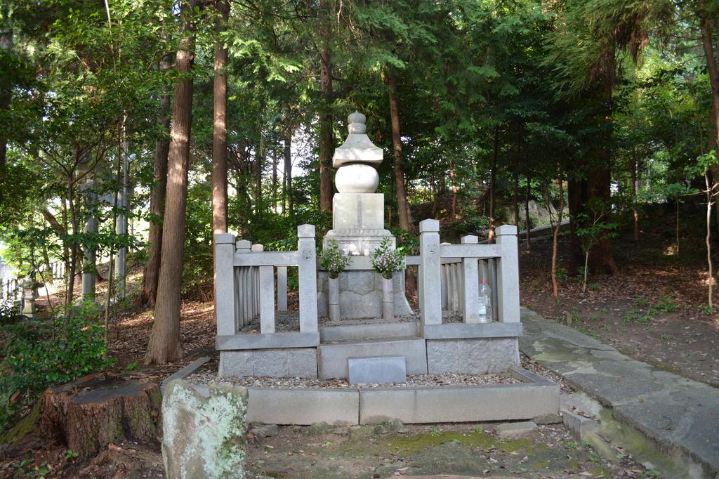 八柱神社