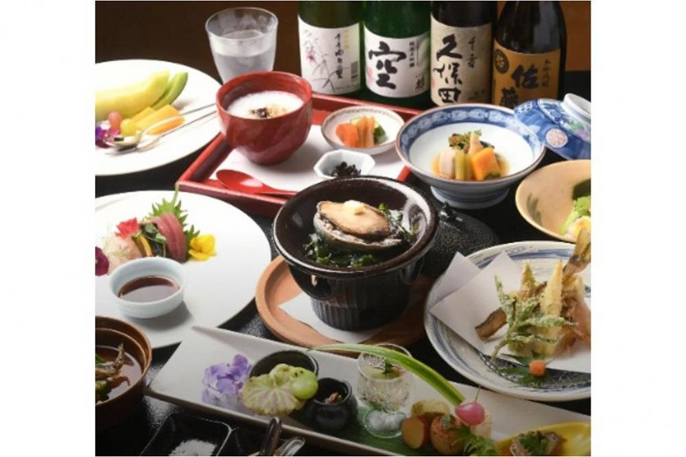 月会席(5000円)  牛肉の陶板焼き又はアワビの踊り焼きが選べる会席コース料理