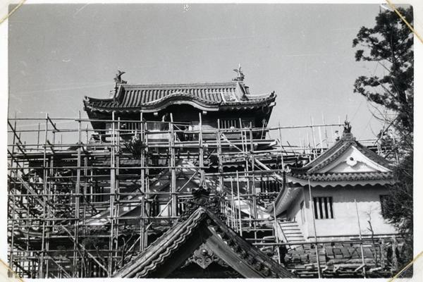 写真「建設中の岡崎城」岡崎市立中央図書館蔵