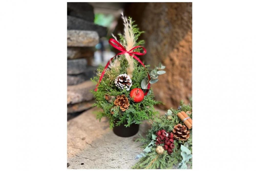 ①クリスマスアレンジメントづくり