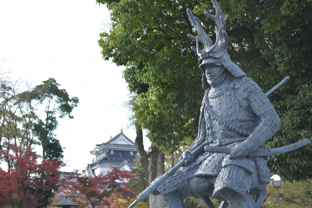 本多平八郎忠勝公像 見どころ 施設紹介 岡崎公園 岡崎おでかけナビ 岡崎市観光協会公式サイト