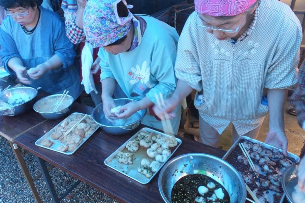 餅つき・お餅の販売（施設内で収穫したもち米を使用）