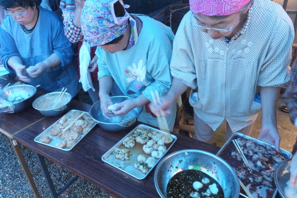 餅つき・お餅の販売（施設内で収穫したもち米を使用）