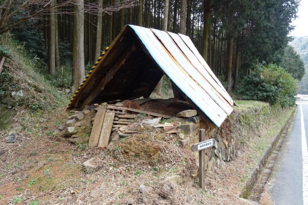 2001年に住民の手で再現された加茂式黒炭窯