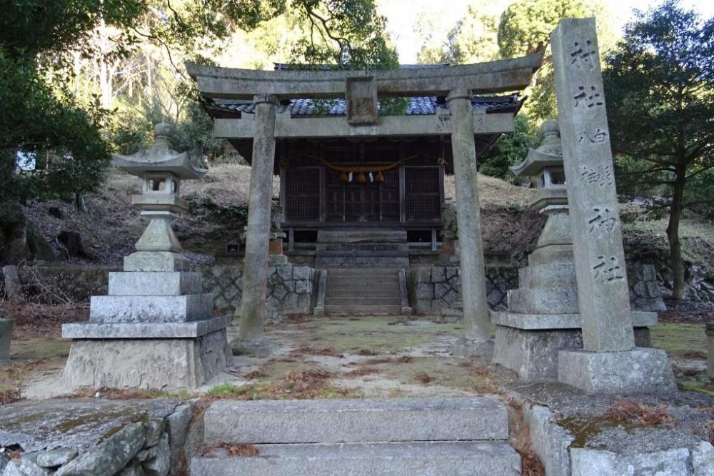 すぐ近くにある白鬚八柱神社