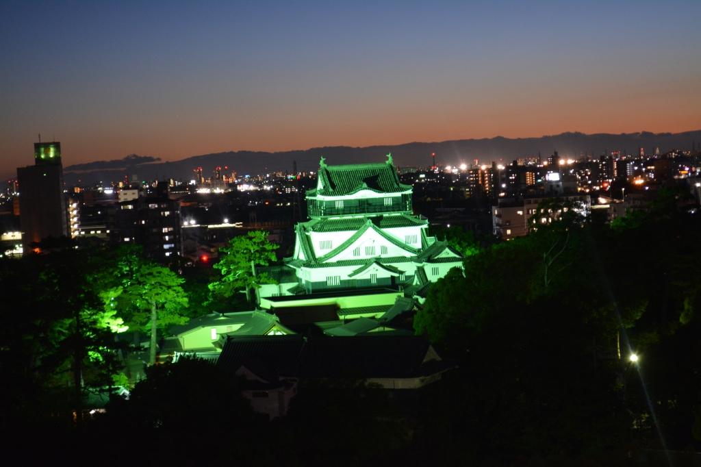 岡崎城のライトアップがすぐそこに！