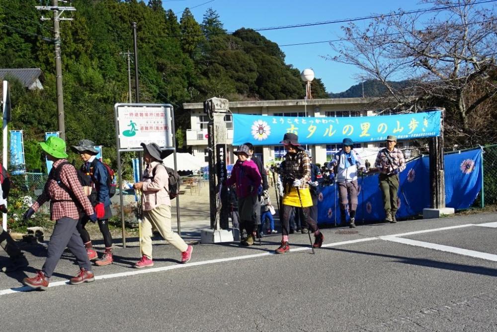 各コースに分かれて出発します