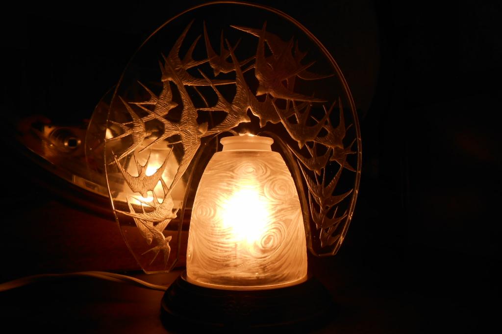 【美品】人形　ガラス　アールデコ　置物　インテリア　工芸品　美術品　A2886 光を生かしたガラス工芸 アールデコの巨匠「ラリック」展開幕