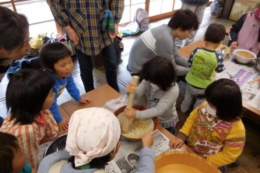 自家製のお味噌作り体験（以前のイベントの様子）