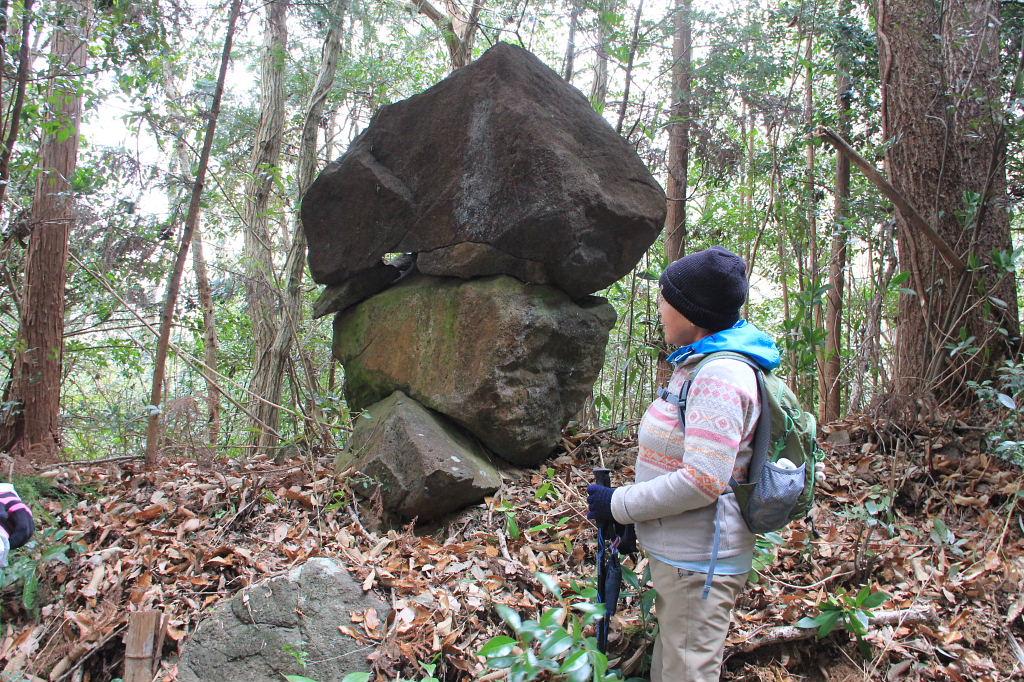 忘れられた千万町街道を郷土史家と歩く