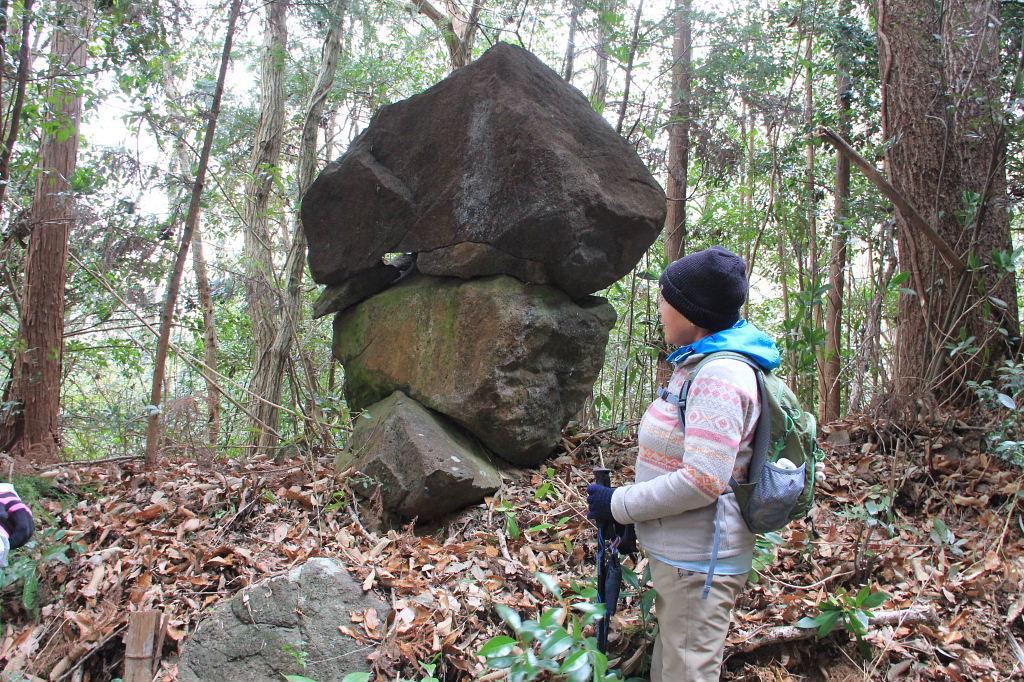 忘れられた千万町街道を郷土史家と歩く