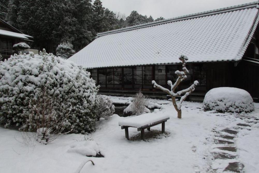 雪の奥殿陣屋（雪景色は奥殿陣屋によく合います）