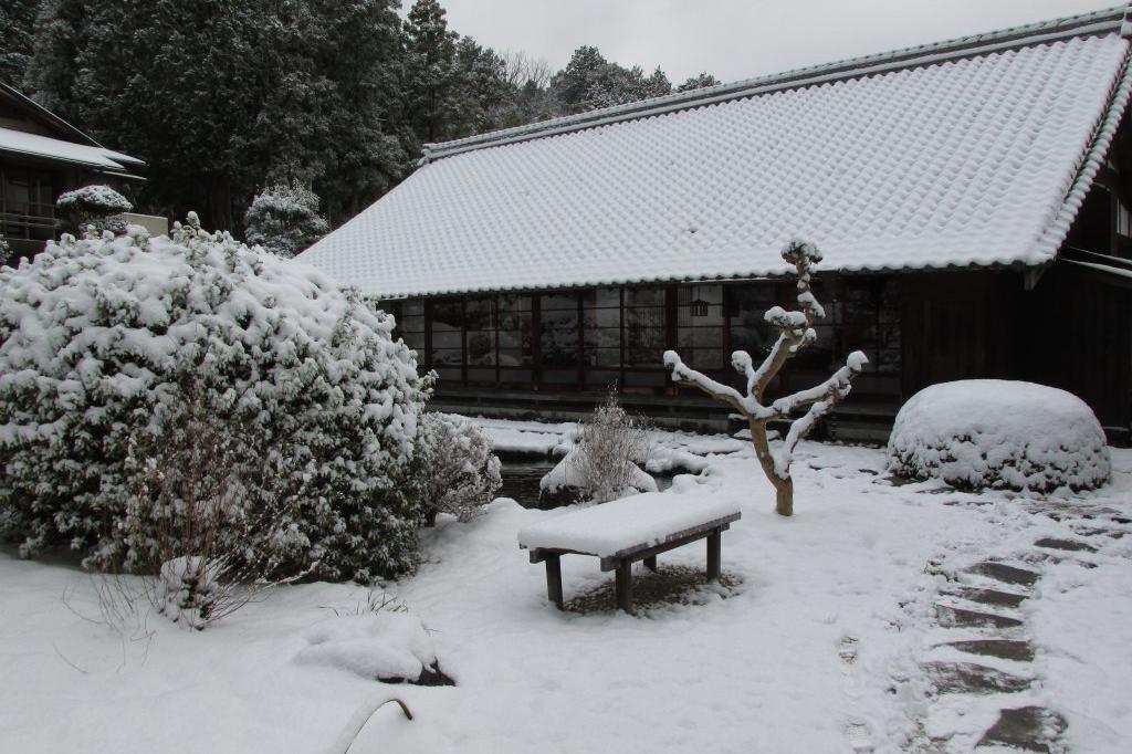 雪の奥殿陣屋（雪景色は奥殿陣屋によく合います）