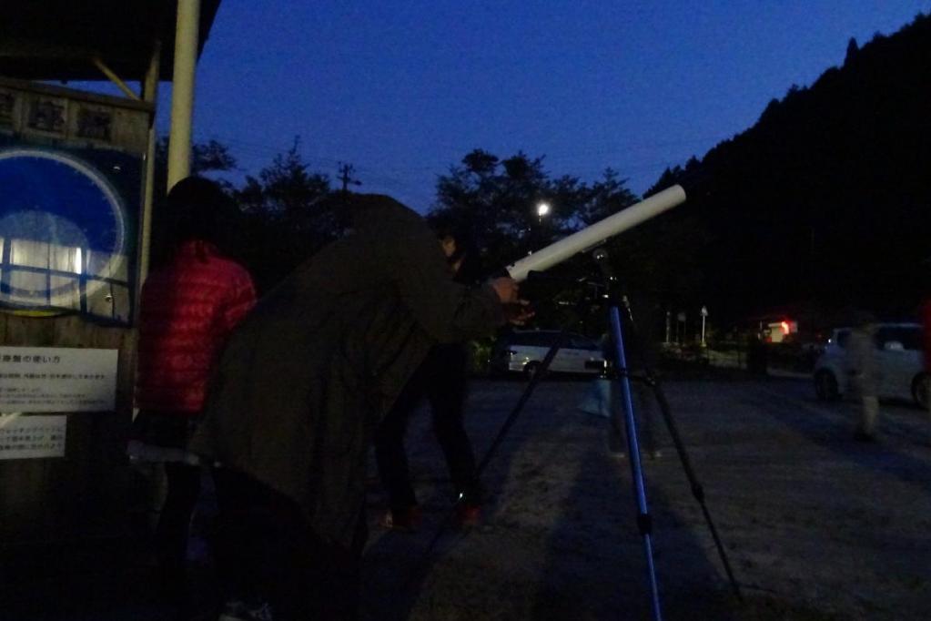 引き続き、夜には観望会で自分の望遠鏡で星を観察