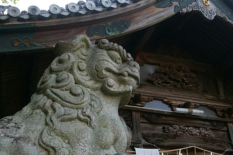 日枝神社社殿と狛犬