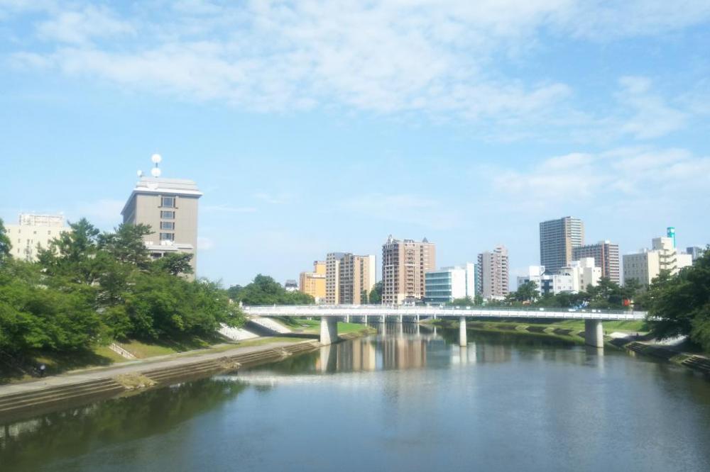 明代橋から西の『桜城橋』を望む