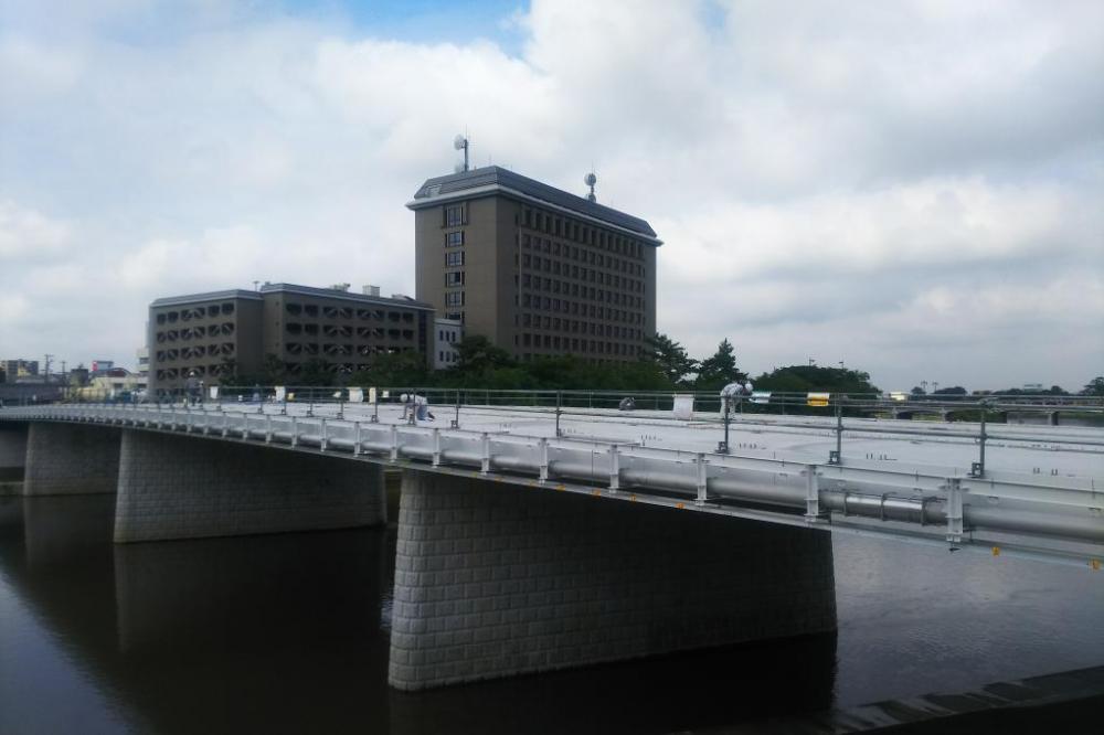 桜の城橋（7月撮影）
