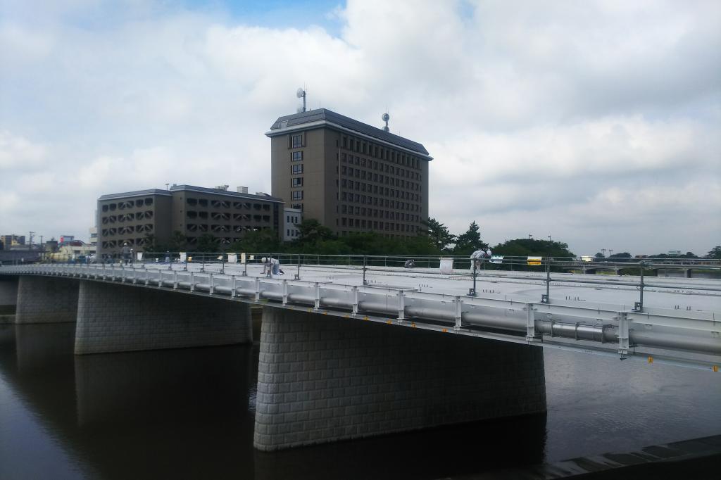 桜の城橋（7月撮影）