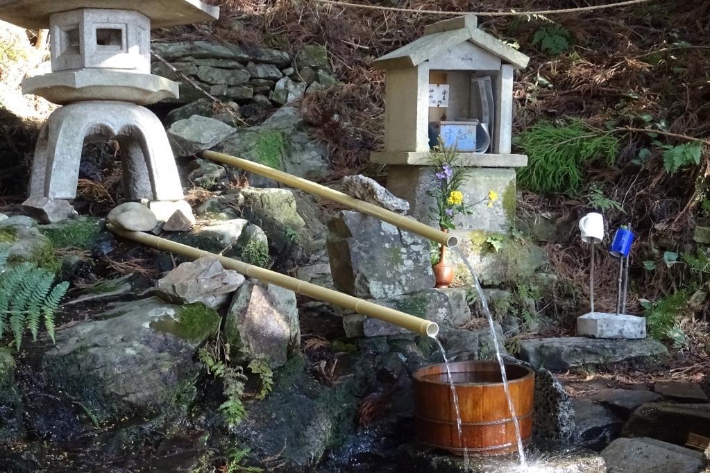 名水スポット見学（写真は延命水）