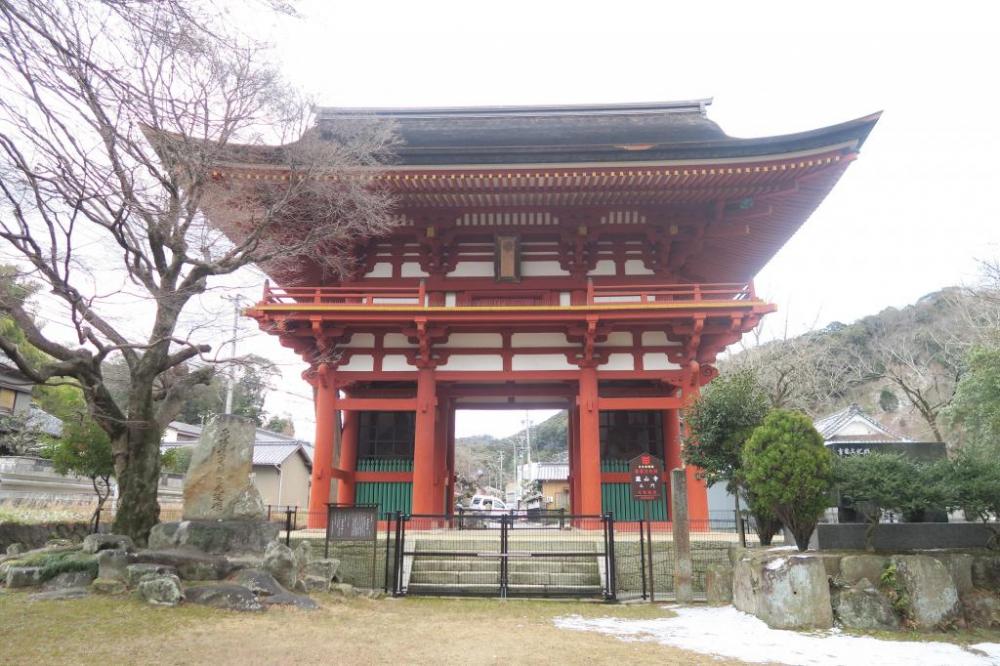 滝山寺山門