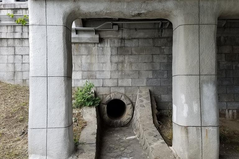 昭和初期設置！殿橋吐き出し口