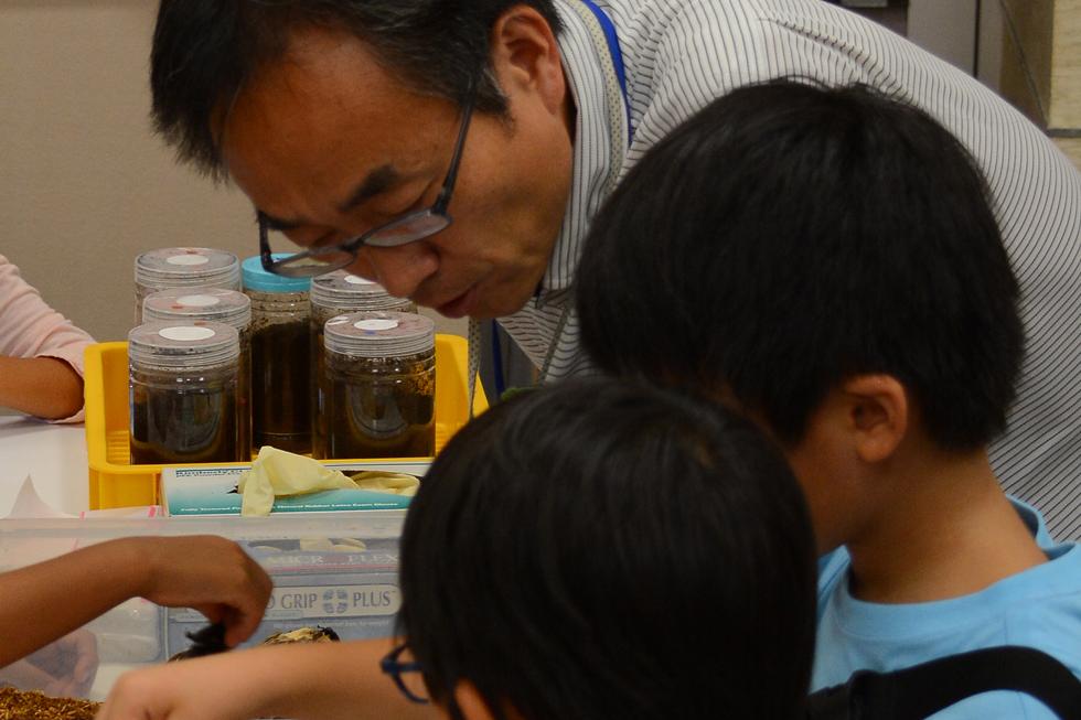 【展示・体験コーナー】第一会場：基礎生物学研究所・第二会場：岡崎ｺﾝﾌｧﾚﾝｽｾﾝﾀｰ