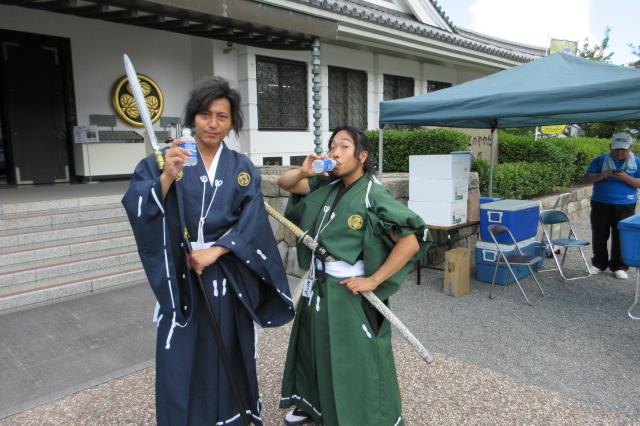 岡崎城公園熱中症対策の飲料配布