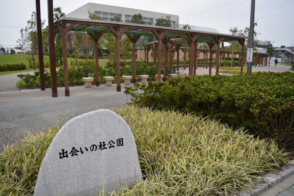 虫眼鏡マンホール（出会いの杜公園）