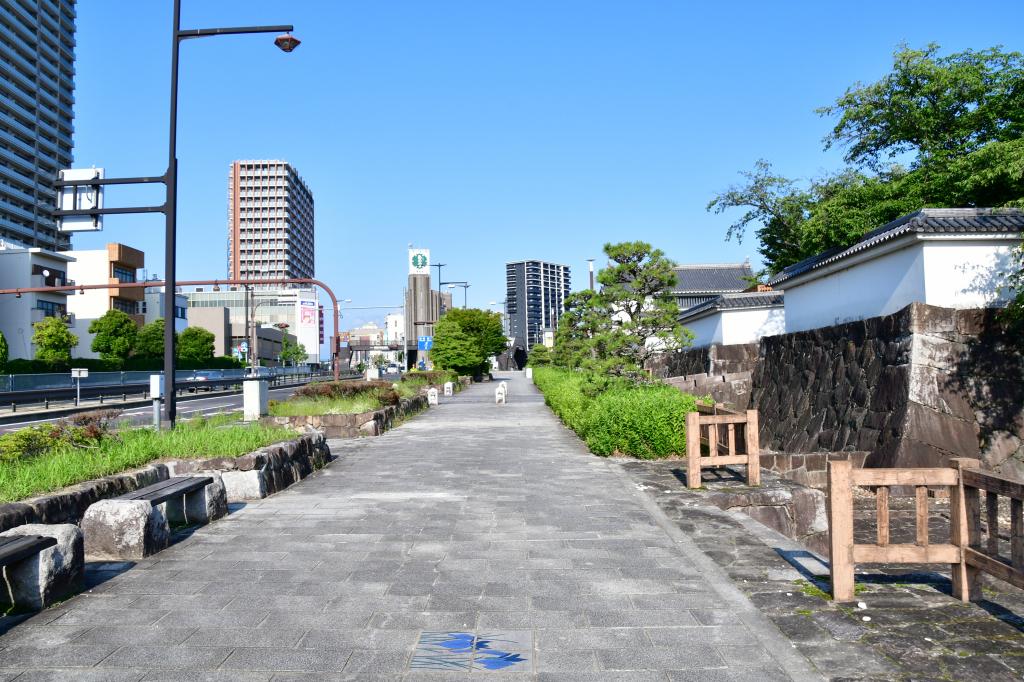 りょうマンホール（岡崎城公園）