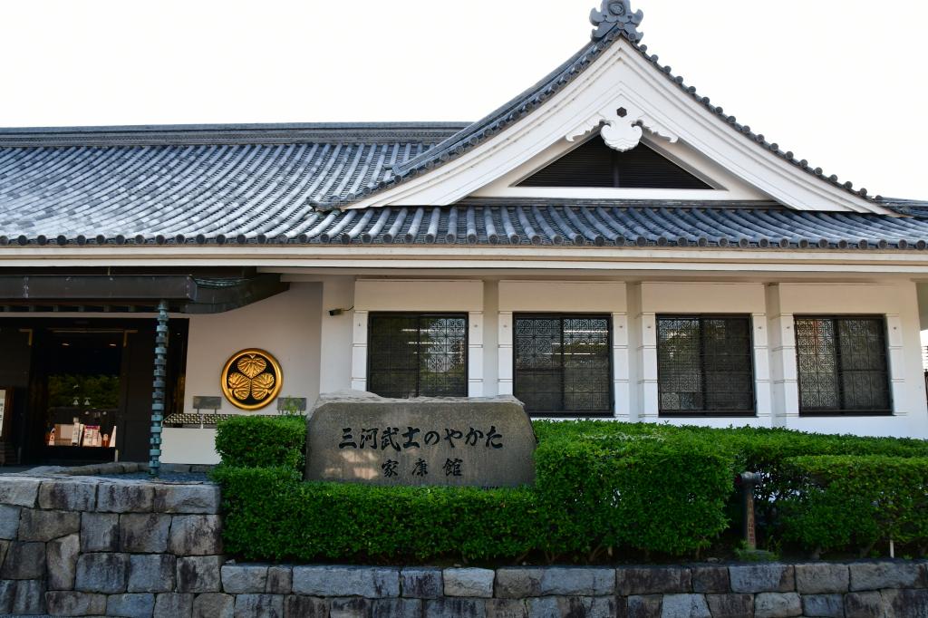 りょうマンホール（岡崎城公園）