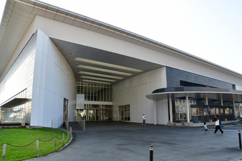 しばゆーマンホール（岡崎市図書館交流プラザりぶら）