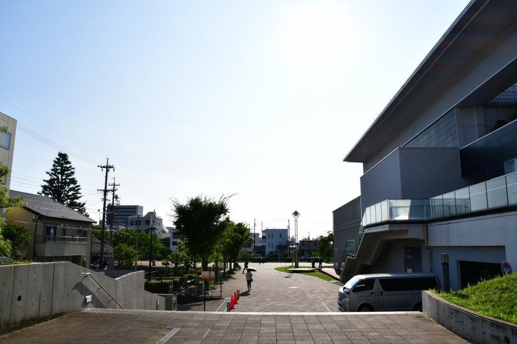 しばゆーマンホール（岡崎市図書館交流プラザりぶら）