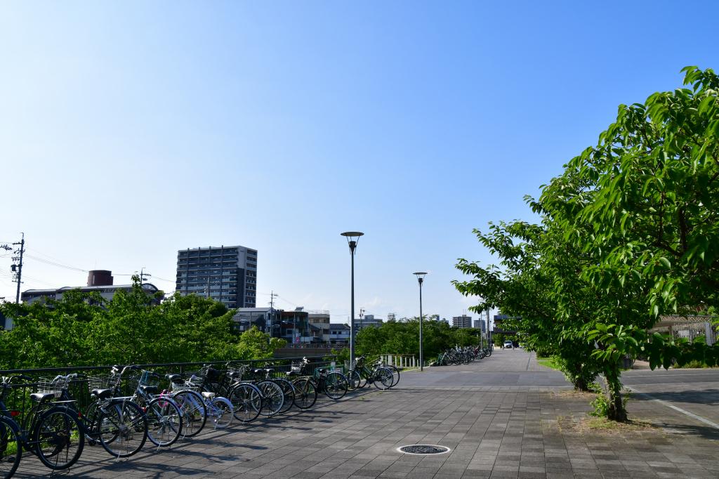 しばゆーマンホール（岡崎市図書館交流プラザりぶら）