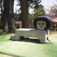 オカザえもんベンチ（南公園）