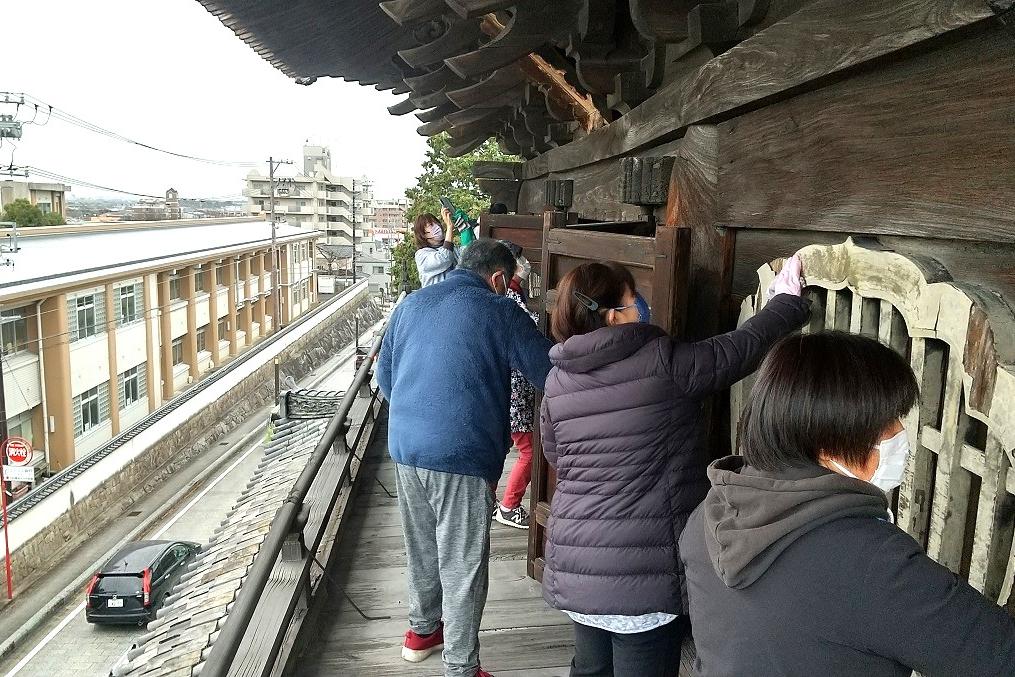 「山門」上に上がってのお掃除と安置非公開仏拝観