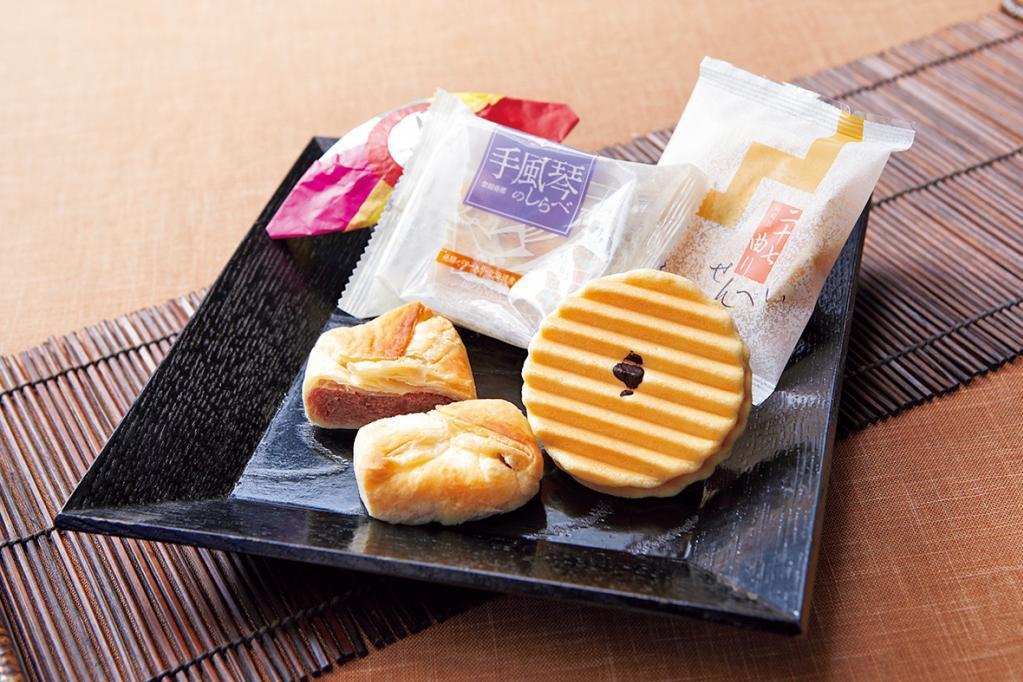 備前屋本店／300円以上の購入で「二十七曲りせんべい」バニラor抹茶をプレゼント！
