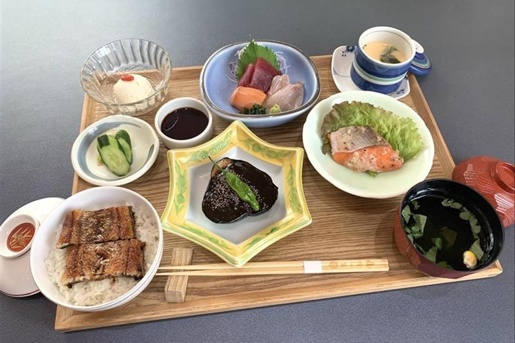 昼食：鰻と和食 おぎ乃