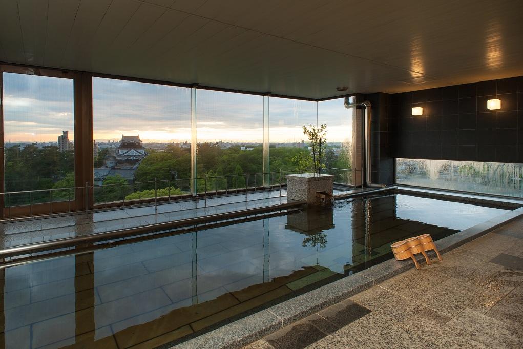 9階 サウナ付き展望大浴場（男女時間制入）※撮影：夕方