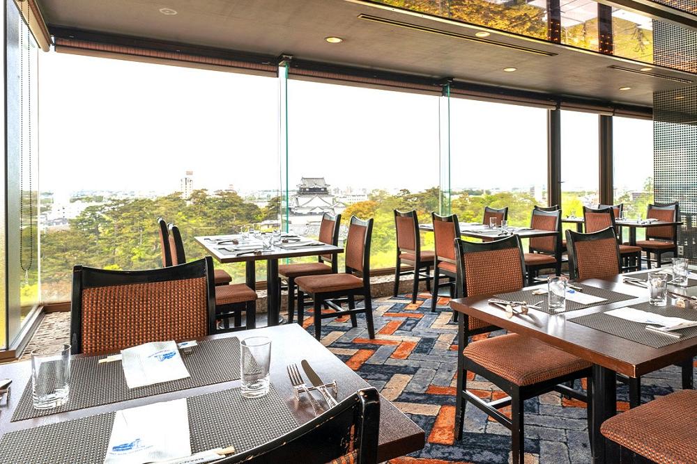 朝食会場：9階 スカイレストラン「パリ」