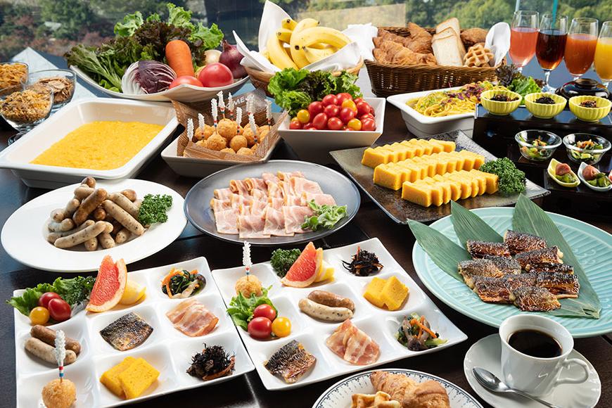 和洋中のメニューが揃うバイキングスタイルの朝食
