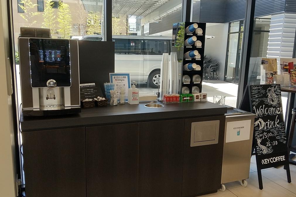 ウェルカムドリンクコーナー（1F フロント前）