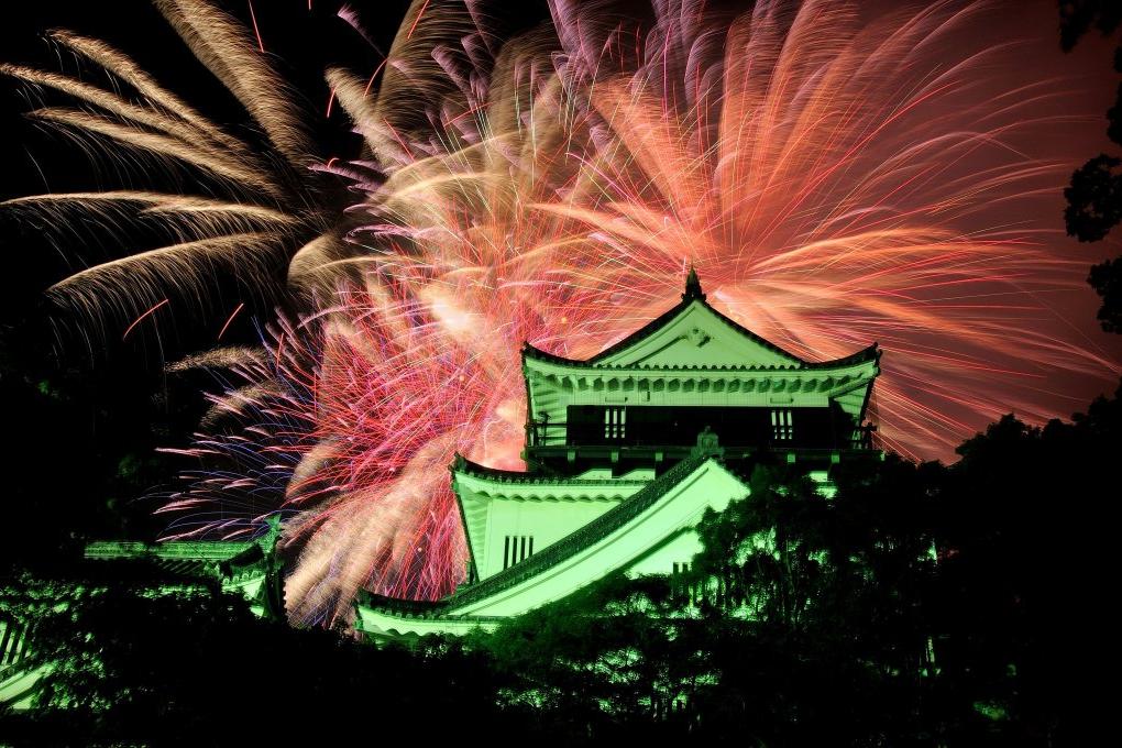 岡崎城と花火