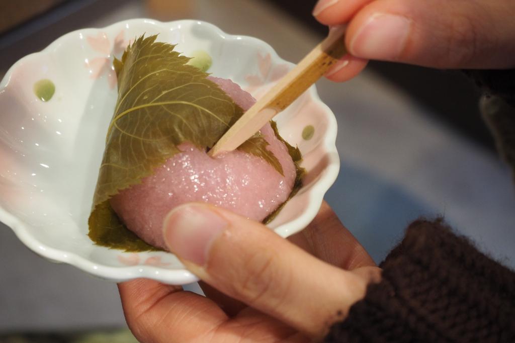 吸い込まれるやわらかさの「桜餅」