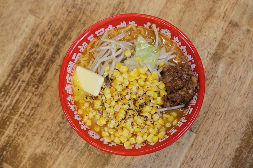 炙りバターコーン味噌ラーメン・全体