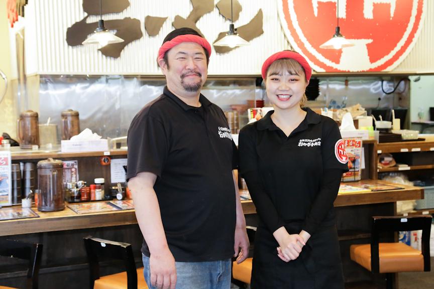 店主とスタッフさん・活気溢れた店内でした