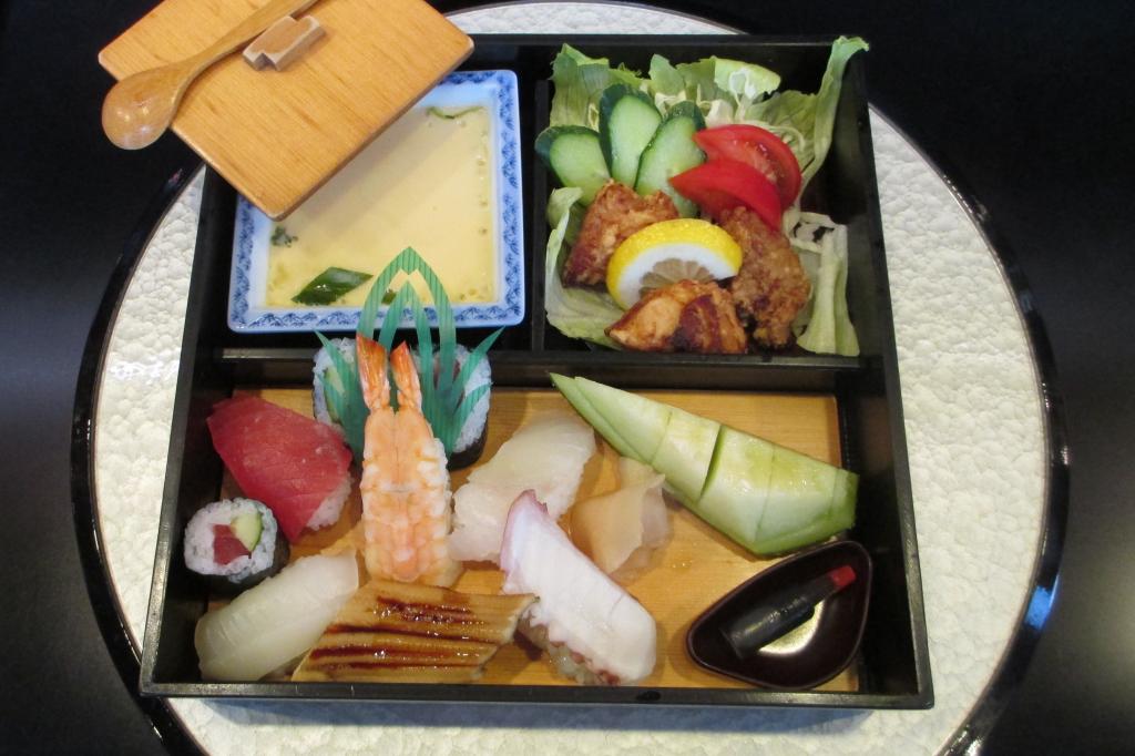 寿司弁当・2200円